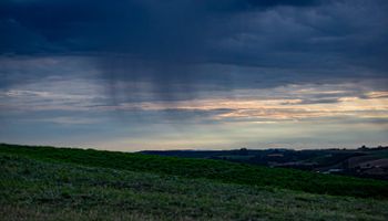 Temporais avançam pelo Brasil; bloqueio mantém calor e baixa umidade no Centro-Sul