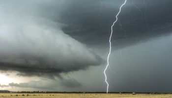 Tempestades com ventos acima de 100 km/h devem atingir o RS, alerta Defesa Civil