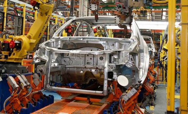 El patentamiento de autos creció un 20 % en relación a febrero y el 46 % son nacionales