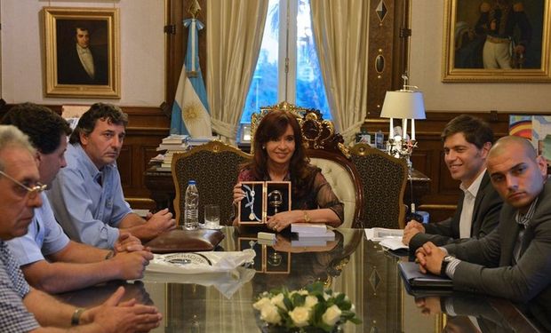 El lunes pasado, la Presidenta recibió a la conducción de FAA, encabezada por Omar Príncipe (der). Foto: Télam