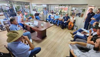 “Estamos pagando para trabalhar”: produtores de leite do Paraná criam associação no Show Rural