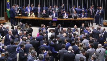 Câmara aprova aumento de deputados federais com custo de R$ 64 milhões por ano