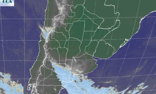 En la foto satelital se perfila el ingreso del frente por el sudoeste de la región pampeana.