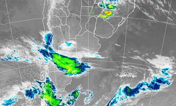 Se detectan con facilidad las zonas de mal tiempo inconexas, separadas por el área estable del centro del país.