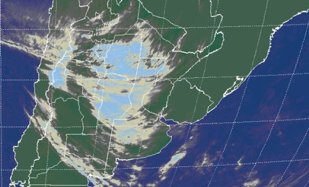 La nubosidad que muestra la imagen satelital, revela el importante aumento de humedad en las capas bajas de la atmósfera.