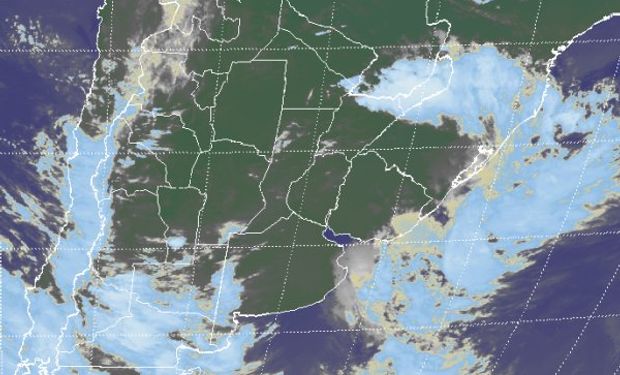 En la imagen satelital, se aprecia el desplazamiento hacia el este de la zona de mal tiempo.