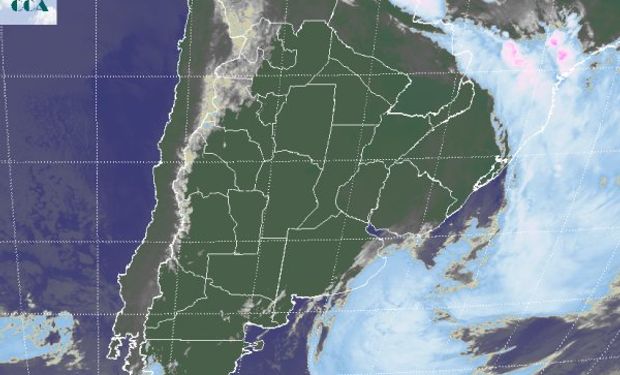 En el recorte de imagen satelital se observa como la intensa circulación del sudoeste ha forzado al sistema frontal a desplazarse rápidamente hacia el este.