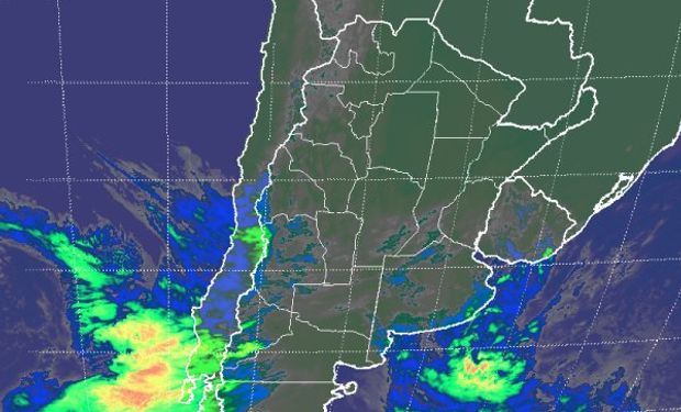 En el recorte de imagen satelital se aprecian perturbaciones que avanzan sobre el norte de la Patagonia.