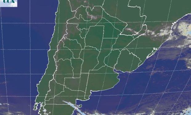 La foto satelital no destaca las nubes bajas que cubren buena parte del NOA y la provincia de Santiago del Estero.