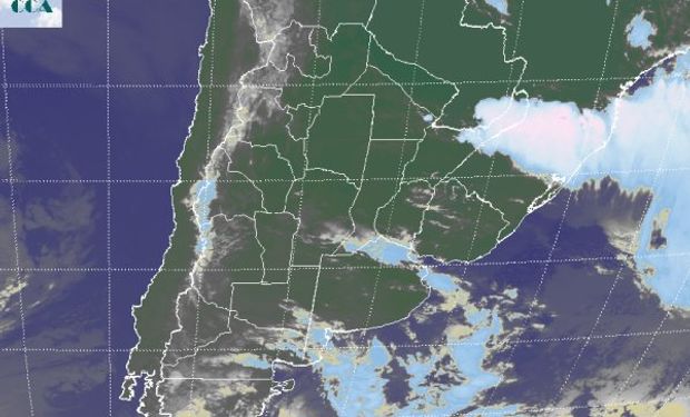 La foto satelital muestra como los desarrollos nubosos se ubican sobre el extremo noreste del país y sus vecindades.