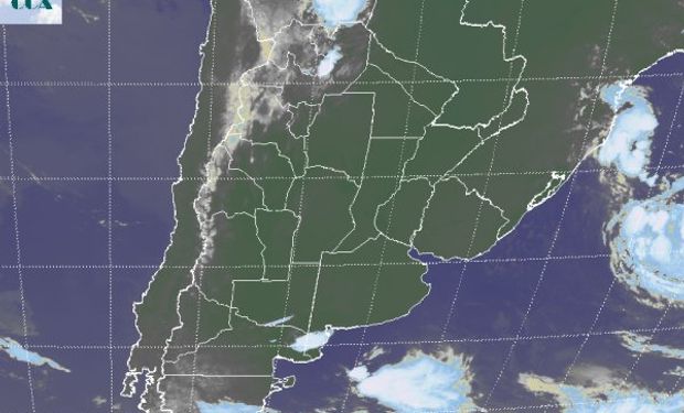 La foto satelital muestra un extendido despliegue de cielos despejados en gran parte del país.