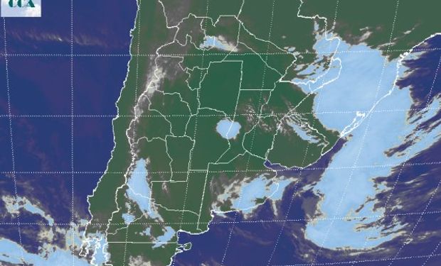 Se observa el desplazamiento del sistema de tiempo principal hacia el este, con el sistema de baja presión curvándose sobre el sudeste de BA.