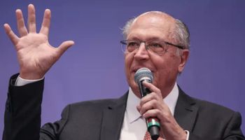 Governo vai regulamentar salvaguardas em acordos comerciais, afirma Alckmin