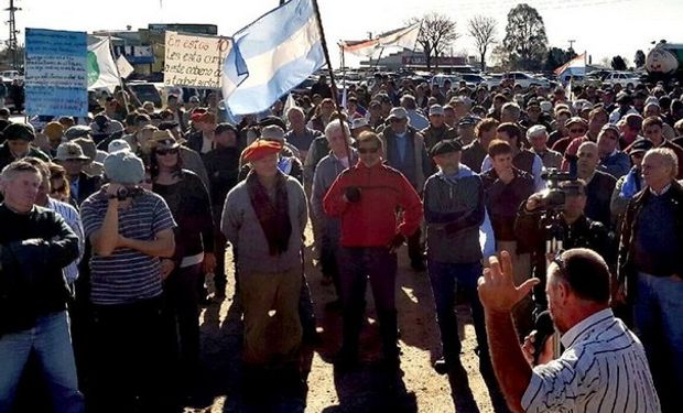La movilización terminó con un corte de ruta en las afueras de la ciudad. Foto: FAA Entre Ríos