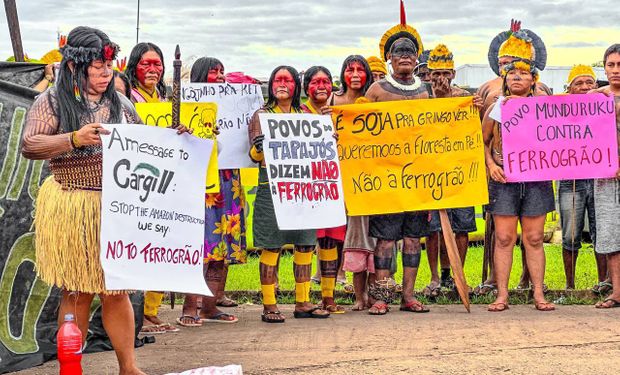 Manifestantes realizaram também um julgamento simbólico da Ferrogrão, voltada para exportação de grãos do agro