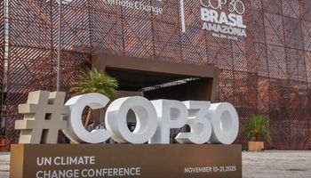 Manifestantes invadem área restrita da COP30 e ferem seguranças