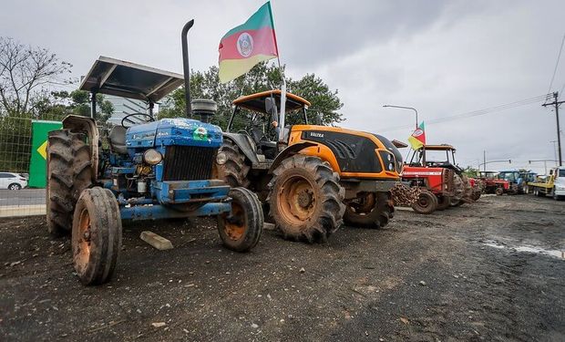 Concessionária processa federações agropecuárias do Sul por tratoraços em estradas