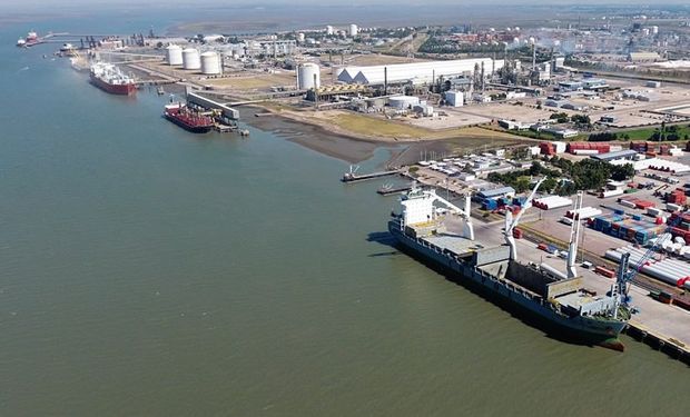 Un sector de los transportistas levantó el paro, pero los puertos de Necochea y Bahía Blanca siguen paralizados