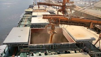 Hay 163 barcos esperando cargar granos en puertos de Brasil