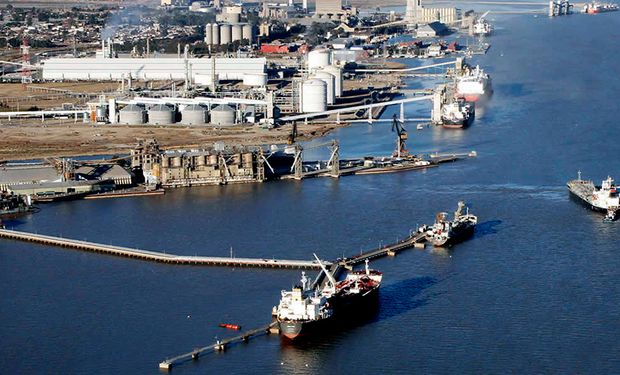 Tras más de 20 días de paro, transportistas levantan la medida de fuerza en el puerto de Bahía Blanca y Quequén