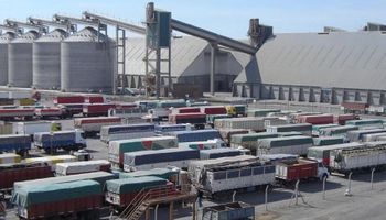 Ultiman detalles para ordenar ingreso de camiones a puertos de Rosario