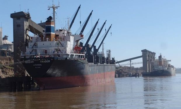 Paro en el puerto de Rosario por la muerte de un operario.