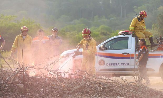 Defesa Civil mantém alerta máximo para queimadas em São Paulo; risco se espalha do interior ao litoral