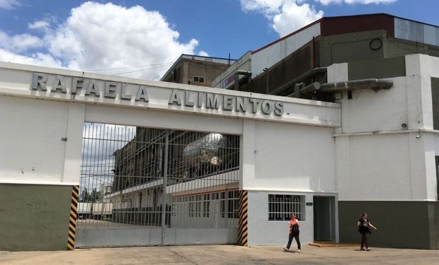 Cierra un frigorífico de Santa Fe tras la decisión del Gobierno de suspender la exportación de carne