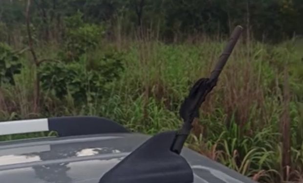 Segundo o mecânico e autor do vídeo, o raio atingiu a antena da Ranger e passou para o sistema elétrico do carro