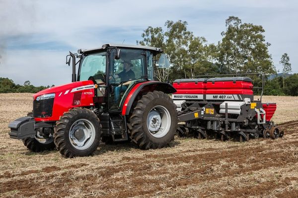 Tratores da Massey Ferguson em exposição no Show Rural Coopavel, em Cascavel (PR)