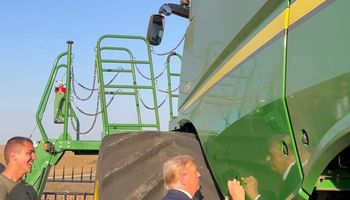 Señal de alerta en el agro norteamericano: cae la venta de tractores y cosechadoras