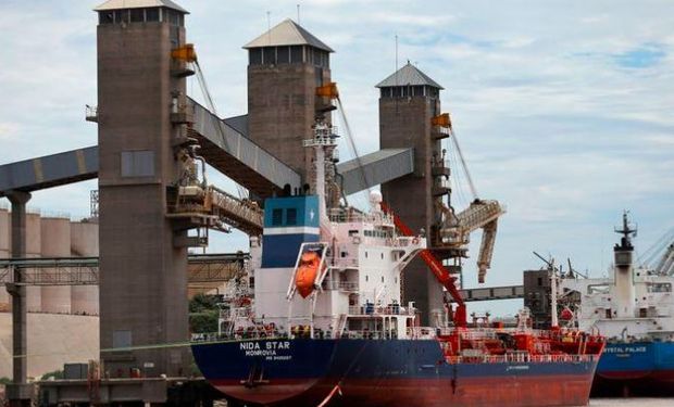 "Estamos lejos en las posiciones": recibidores de granos realizan paros intermitentes en los puertos