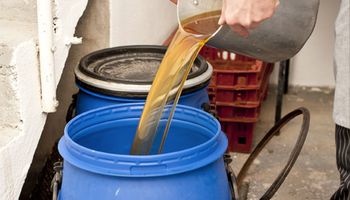 Córdoba apuesta al biodiésel y lanza una campaña para transformar el aceite de cocina usado 