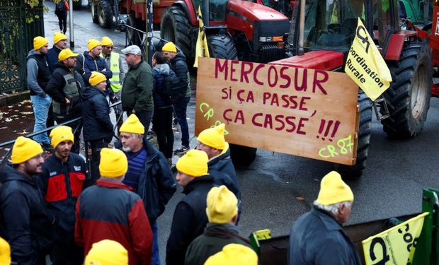 Productores de Francia endurecen las protestas contra un acuerdo entre la Unión Europea y el Mercosur