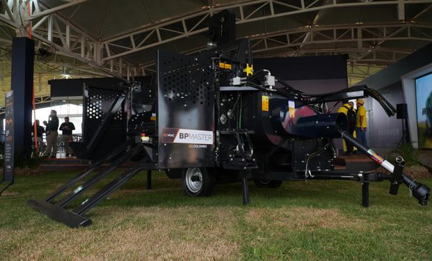 Recolhedora Trilhadora de Pimenta BP Master, equipamento para a colheita da pimenta-do-reino e inédito no mundo
