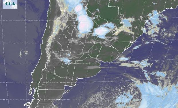 En el recorte de la Imagen Satelital se observa el núcleo activo de nubosidad sobre las provincias del norte, afectando principalmente el este de Salta y Santiago del Estero.