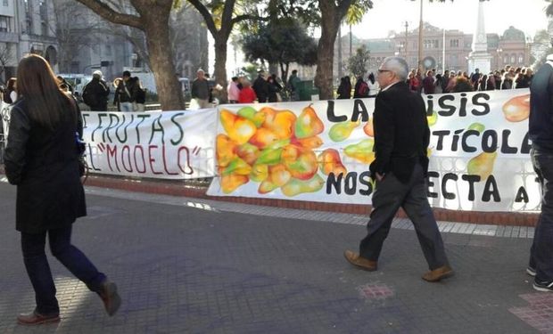 Personas se acercaron con bolsas y changuitos de compras.