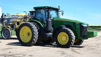 Por qué en Argentina un tractor o una cosechadora puede llegar a costar un 60% más que en Uruguay: importan maquinaria de Estados Unidos y cuentan los detalles de la operación