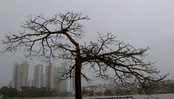 Frente fria mantém chuva no Sudeste e reforça onda de frio no Sul do Brasil