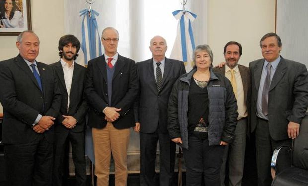 Luis Osvaldo Barcos; Federico Kaksi; Daniel Gollán; Carlos Casamiquela; Héctor Espina; Diana Guillén y Luis Ángel Carné.
