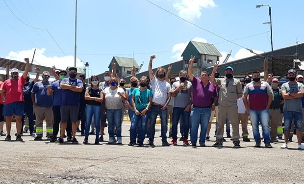 Con números, la Cámara de la Industria Aceitera responde al gremio que paraliza la actividad en puertos