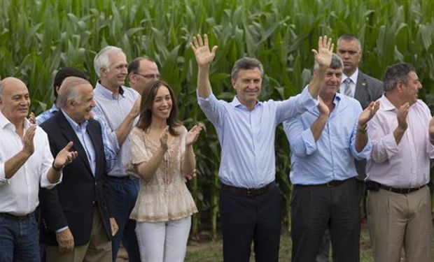 Macri, Vidal y Buryaile, hace un año en Pergamino.