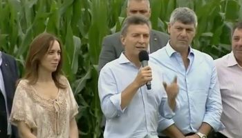Macri anunció la eliminación de retenciones, salvo para la soja