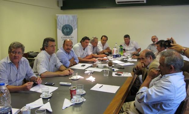 Estuvieron presentes los presidentes de CRA, Rubén Ferrero, de Federación Agraria Argentina, Omar Príncipe, de Sociedad Rural Argentina, Luis Miguel Etchevehere y de Coninagro, Egidio Mailland.