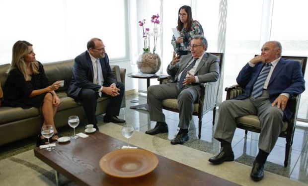 La comitiva Argentina durante el encuentro con miembros de la Confederación de Agricultura y Pecuaria.