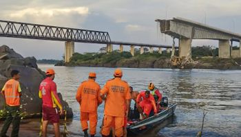 Ibama confirma vazamento químico no Rio Tocantins após desabamento de ponte