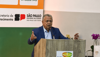 “Estamos vivendo um tsunami”, diz Roberto Rodrigues sobre crise no agro