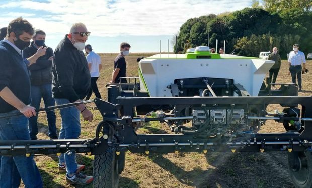 Los detalles del robot agrícola que ahorra insumos y que captó la atención del Gobierno