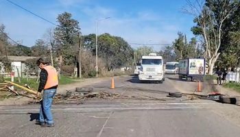 Camiones varados por un reclamo sindical en un ingreso clave a la zona portuaria del Gran Rosario