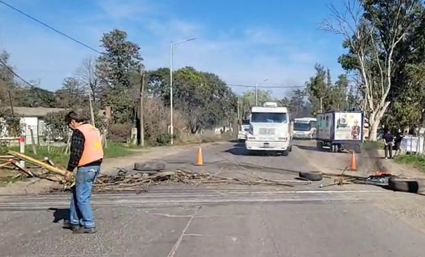 Camiones varados por un reclamo sindical en un ingreso clave a la zona portuaria del Gran Rosario